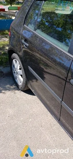 Фото 4 - Volkswagen Golf 2004