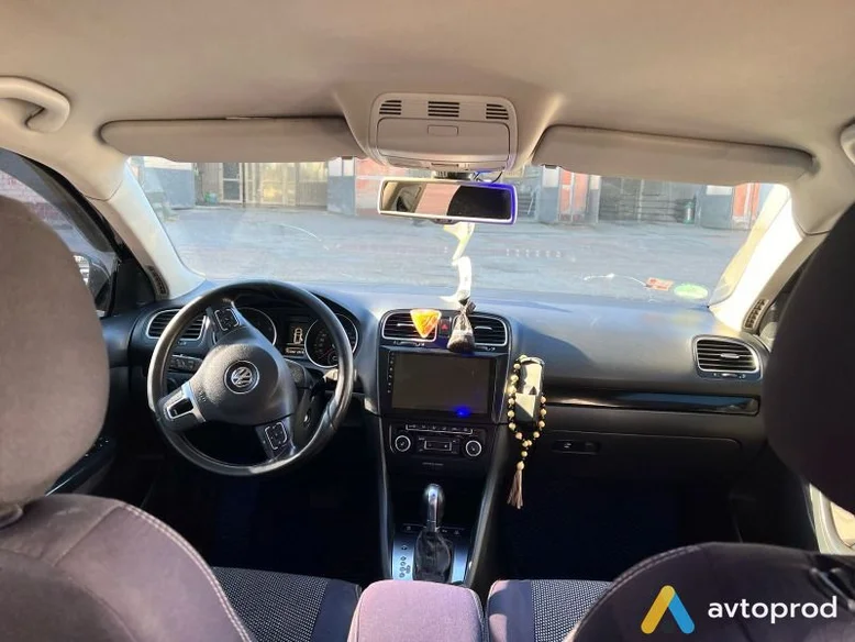 Фото 4 - Volkswagen Golf 2011