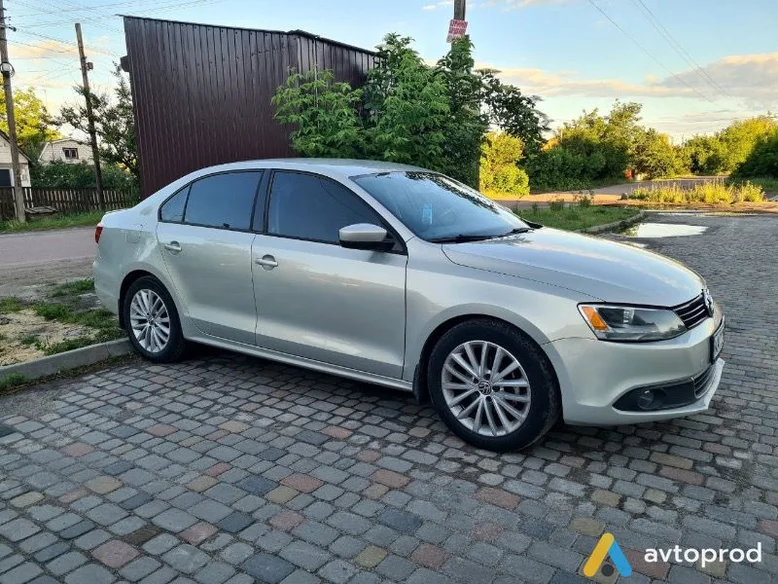 Фото 4 - Volkswagen Jetta 2011