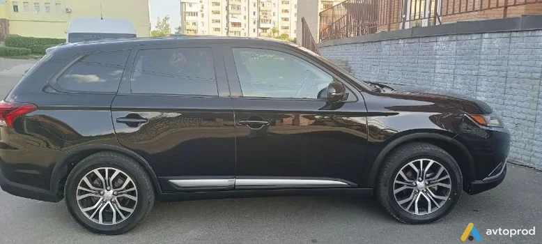 Фото 2 - Mitsubishi Outlander 2018