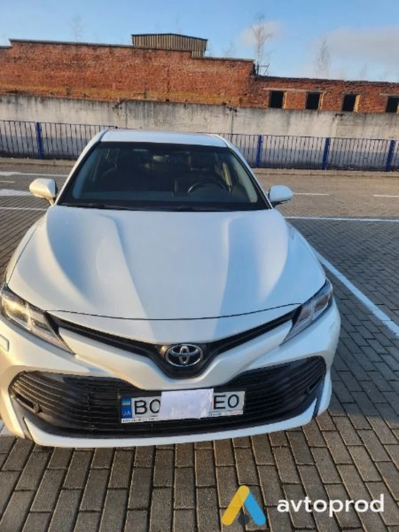 Фото 1 - Toyota Camry 2020