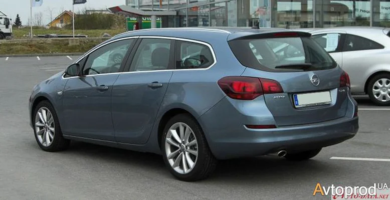 Фото 3 - Opel Astra 2011