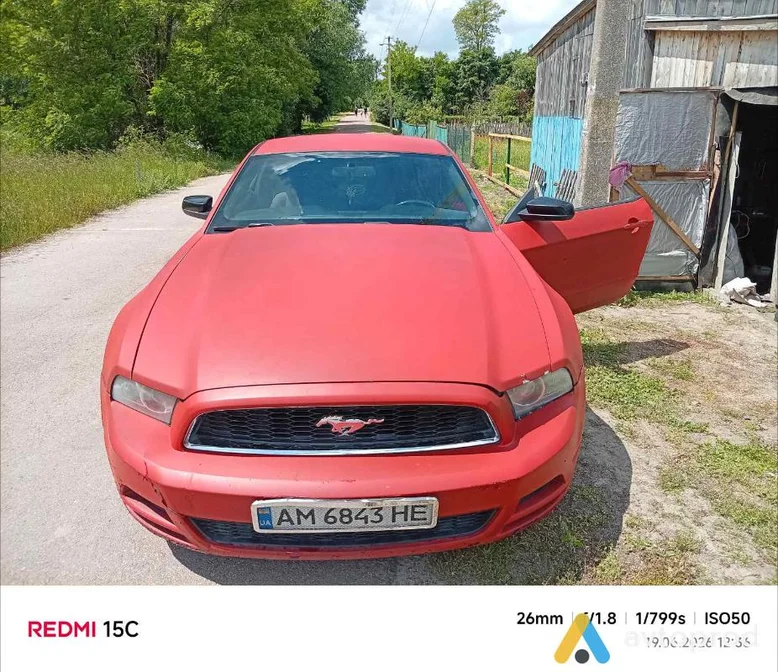 Фото 1 - Ford Mustang 2012