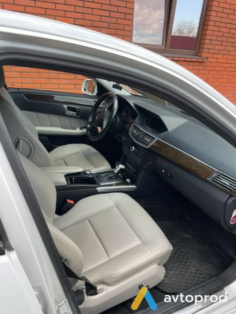 Фото 4 - Mercedes-Benz E-class 2011
