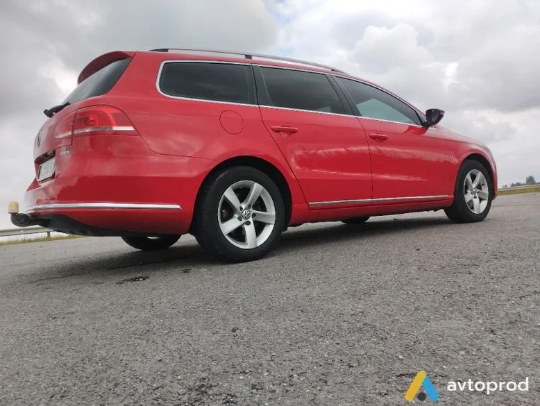 Фото 3 - Volkswagen Passat 2011