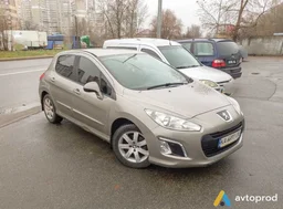 Фото 4 - Peugeot 308 2011