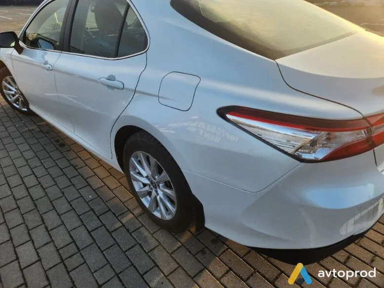 Фото 2 - Toyota Camry 2020