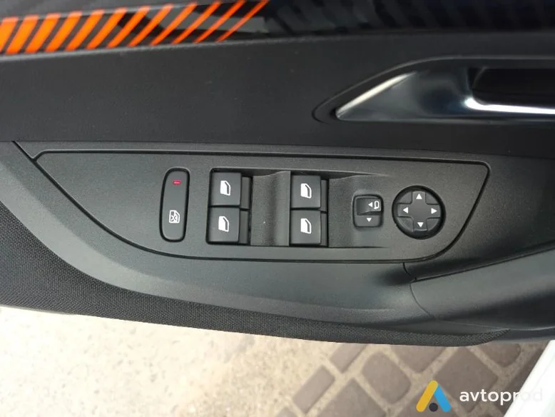 Фото 4 - Peugeot 2008 2022