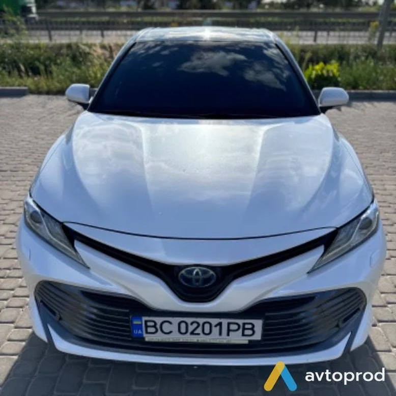 Фото 3 - Toyota Camry 2019