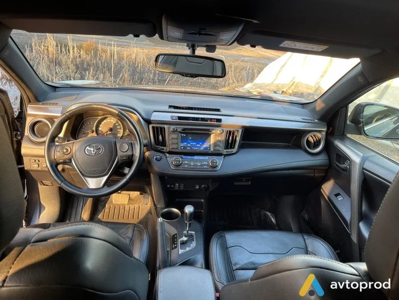 Фото 4 - Toyota RAV 4 2014