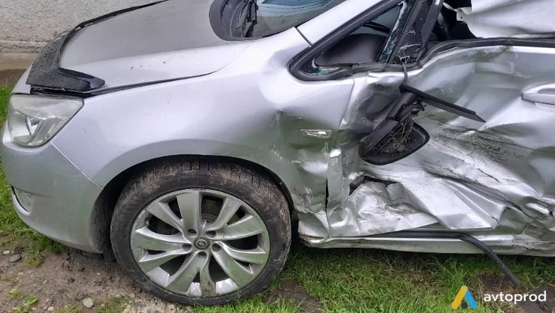 Фото 2 - Opel Astra 2011