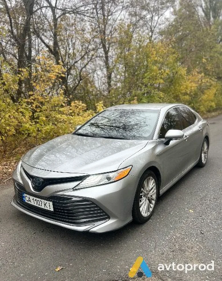 Фото 1 - Toyota Camry 2020