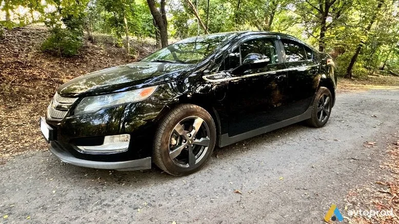 Фото 2 - Chevrolet Volt 2011