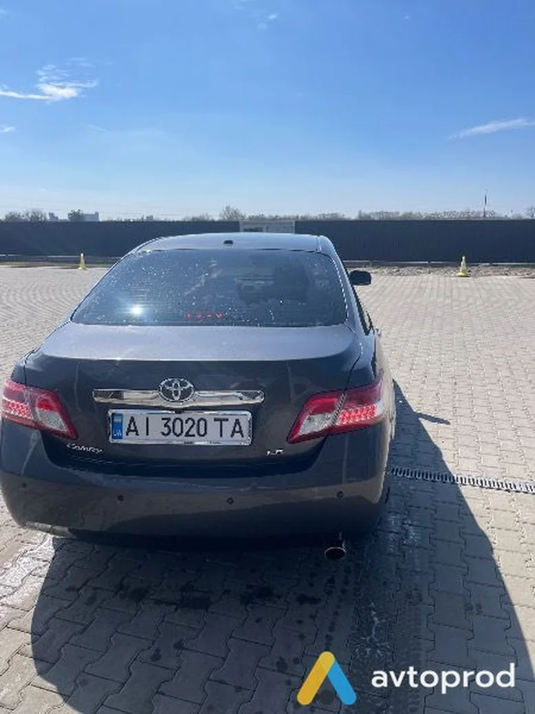 Фото 3 - Toyota Camry 2011