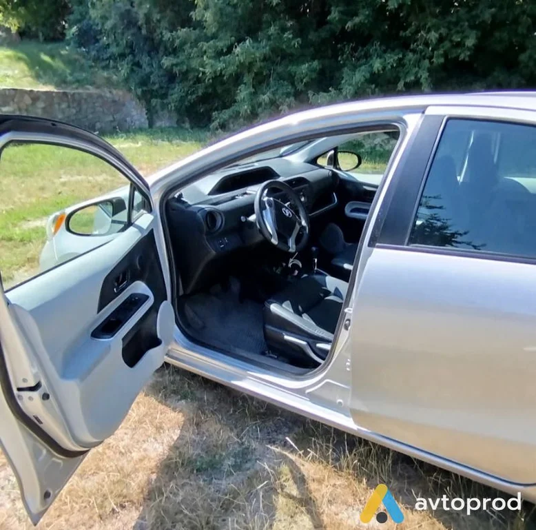 Фото 4 - Toyota Prius 2014