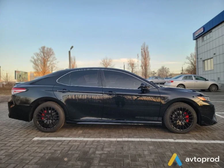 Фото 2 - Toyota Camry 2020