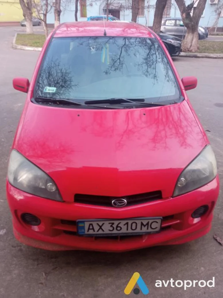Фото 1 - Daihatsu YRV 2000