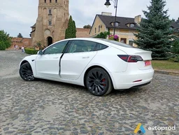 Photo 2 - Tesla Model 3 2020