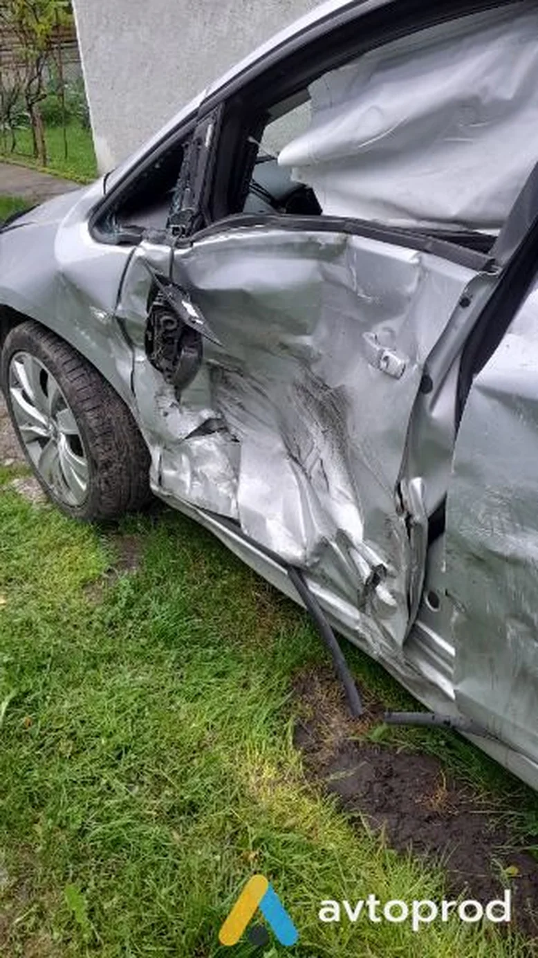 Фото 1 - Opel Astra 2011