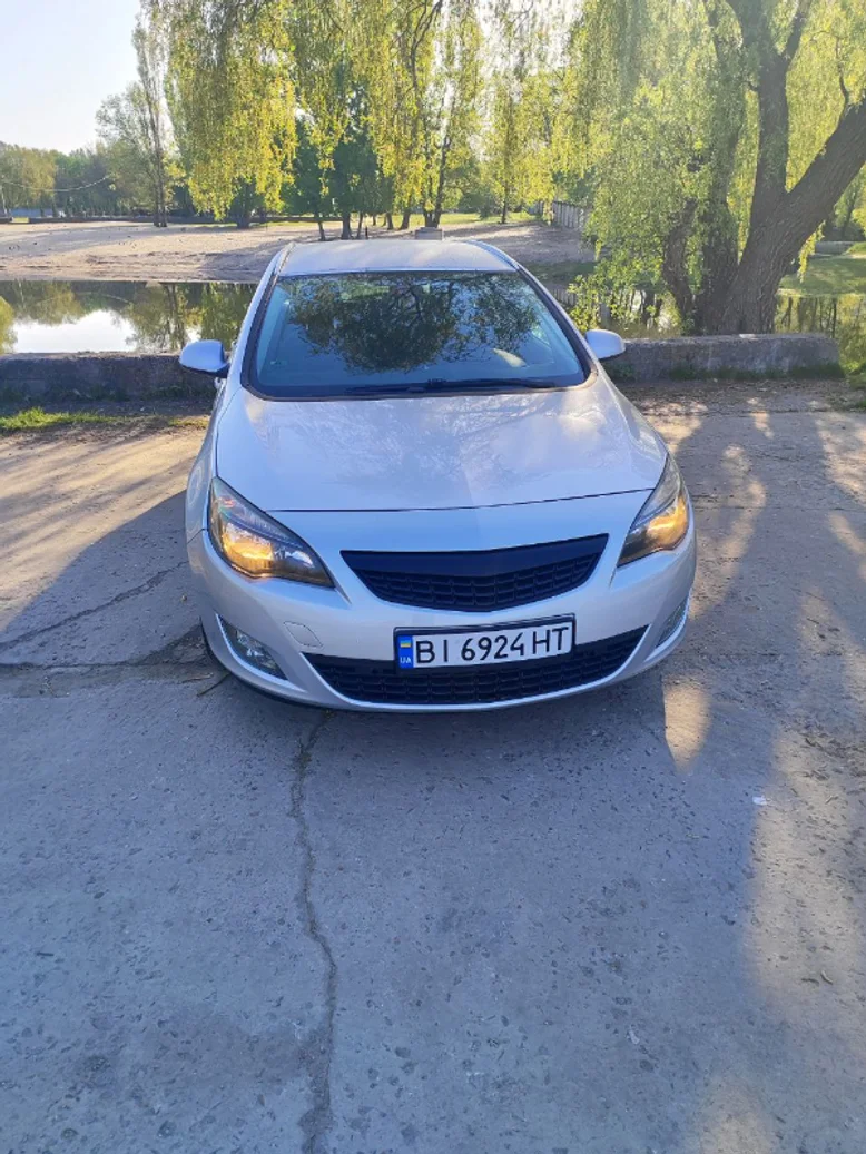 Фото 4 - Opel Astra 2010