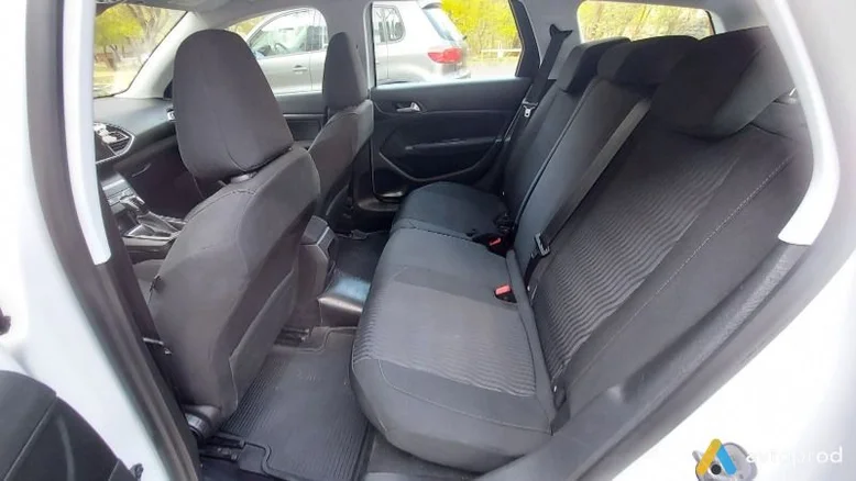 Фото 2 - Peugeot 308 2017