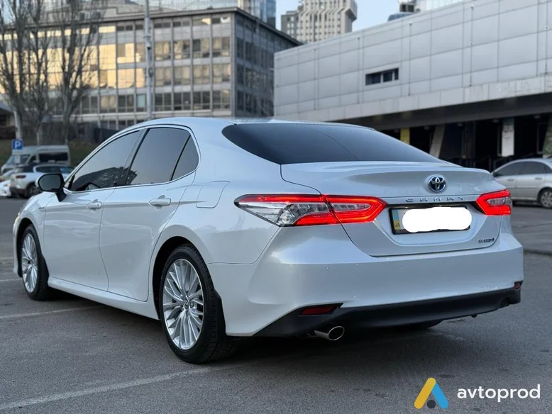 Фото 4 - Toyota Camry 2020