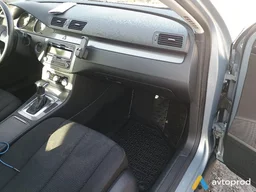 Photo 2 - Volkswagen Passat 2009