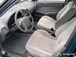 Фото 4 - Suzuki Swift 2000