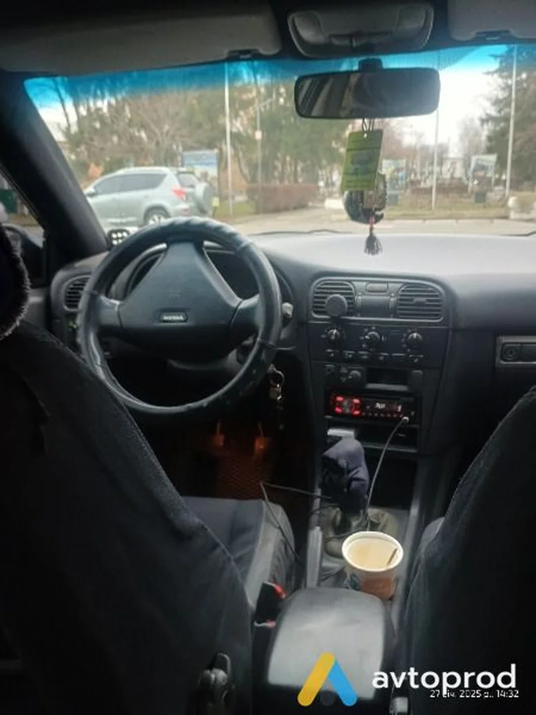 Фото 4 - Volvo V40 2002