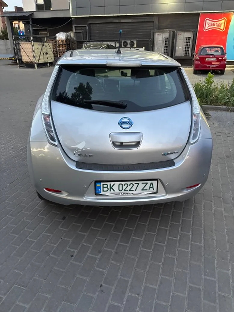 Фото 2 - Nissan Leaf 2013
