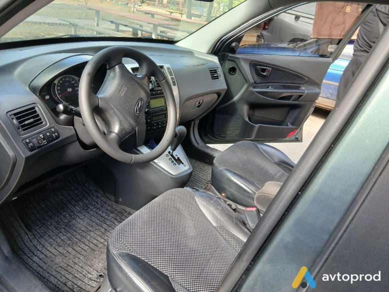 Фото 2 - Hyundai Tucson 2011