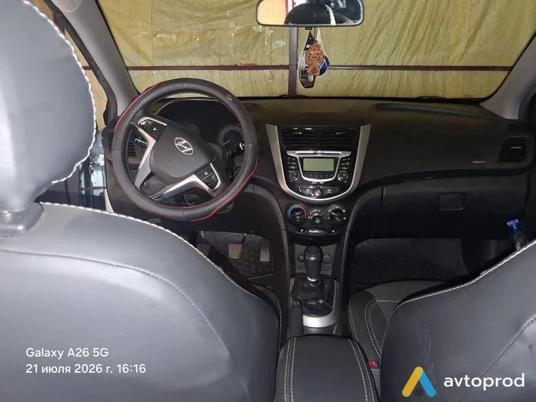 Photo 3 - Hyundai Accent 2011