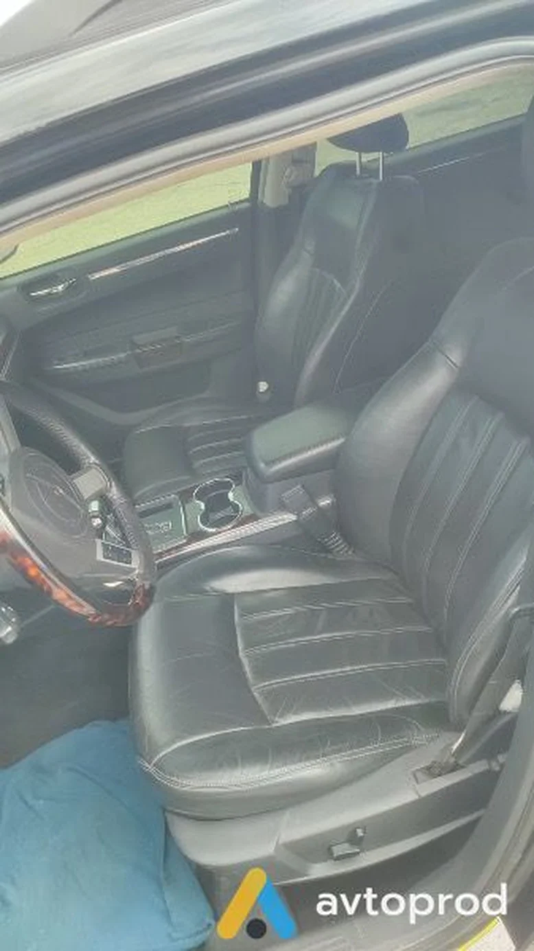 Фото 4 - Chrysler 300 2008