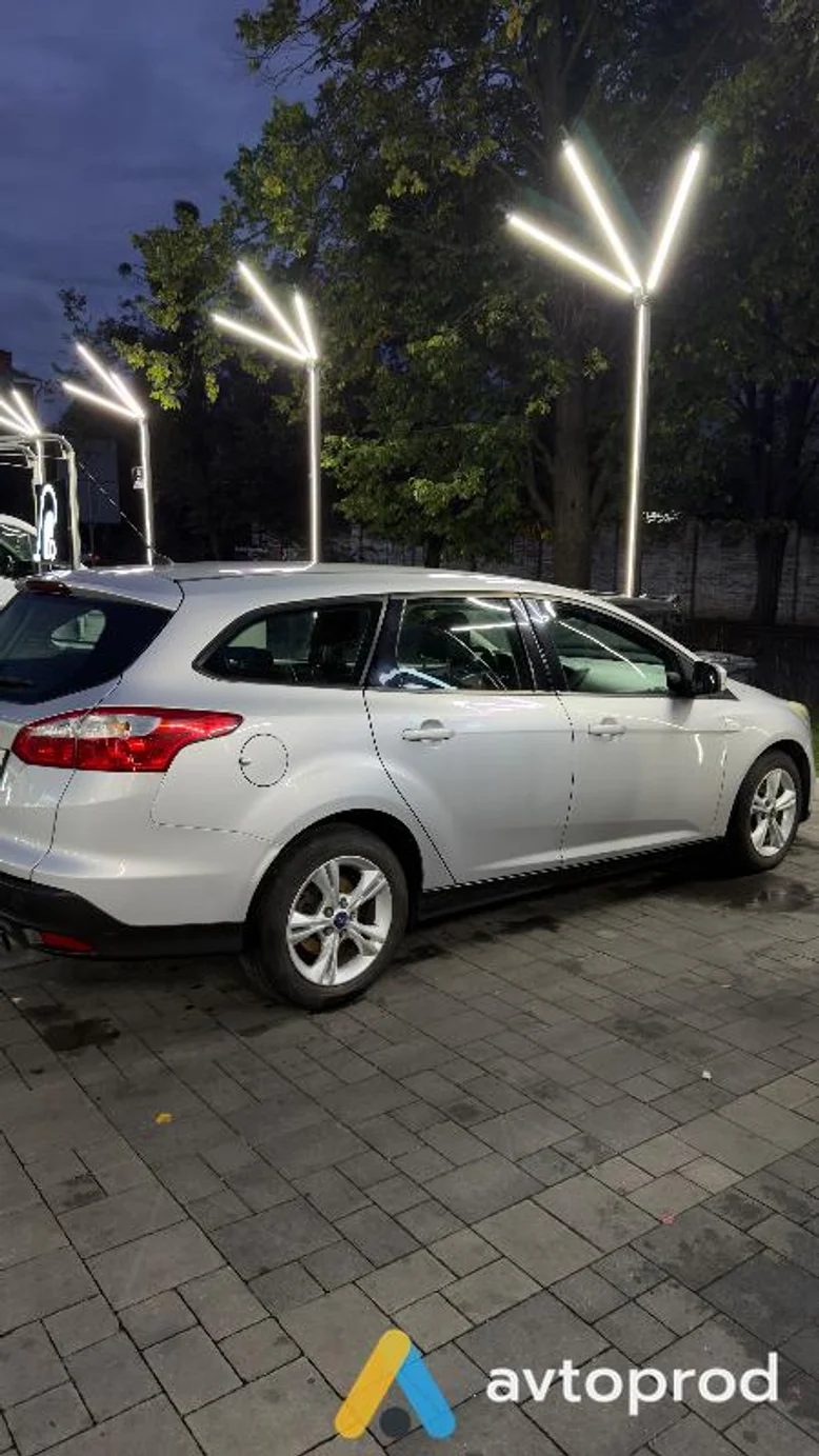 Фото 4 - Ford Focus 2011
