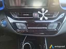 Photo 2 - Toyota C-HR 2021