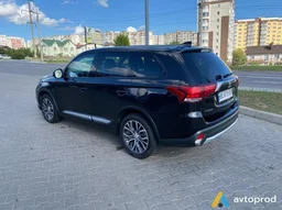 Фото 2 - Mitsubishi Outlander 2017