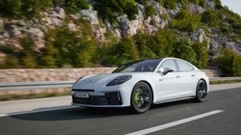 Porsche Panamera 4 E-Hybrid і 4S E-Hybrid 2024