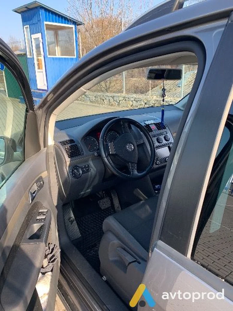 Фото 4 - Volkswagen Touran 2010