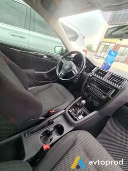 Фото 3 - Volkswagen Jetta 2011