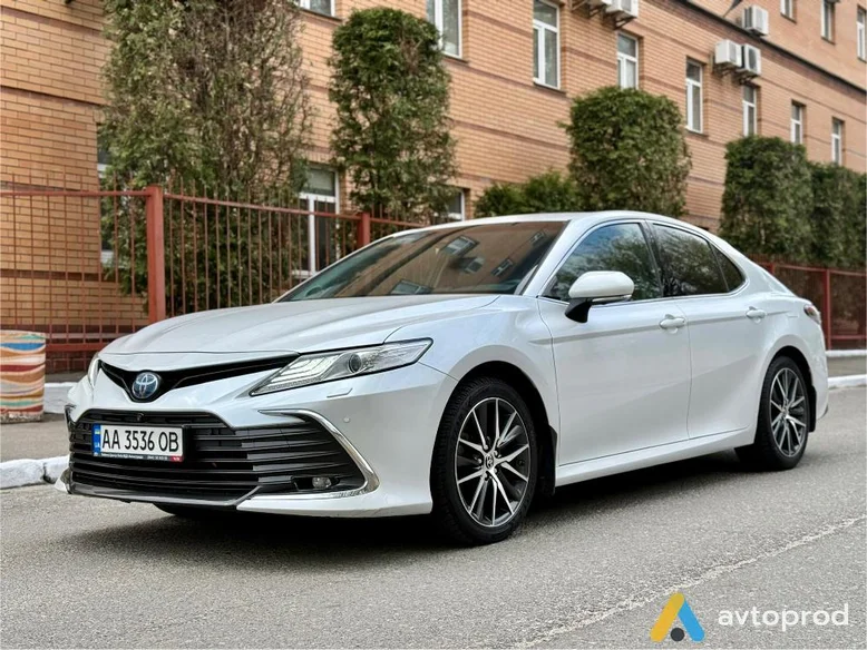 Photo 3 - Toyota Camry 2021