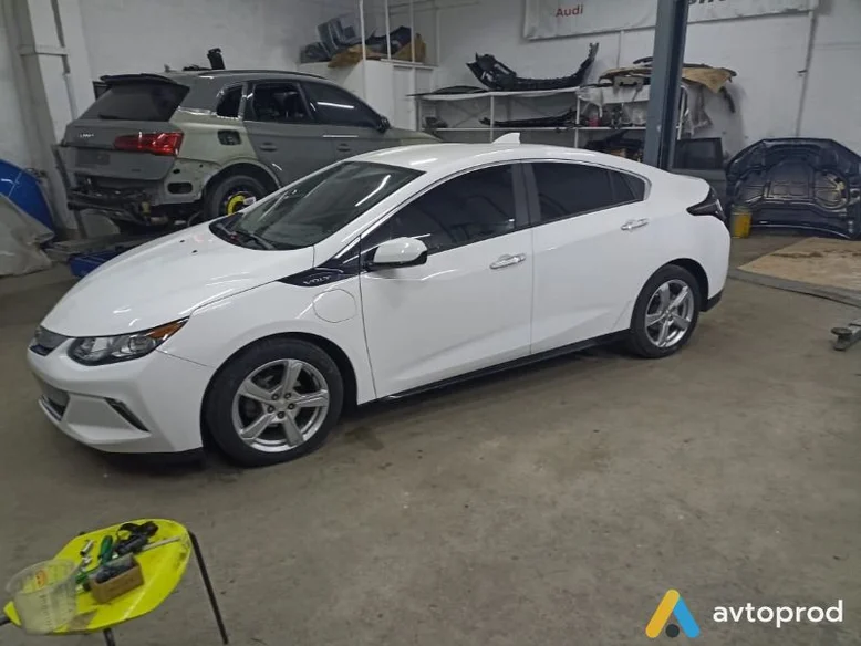 Фото 3 - Chevrolet Volt 2017