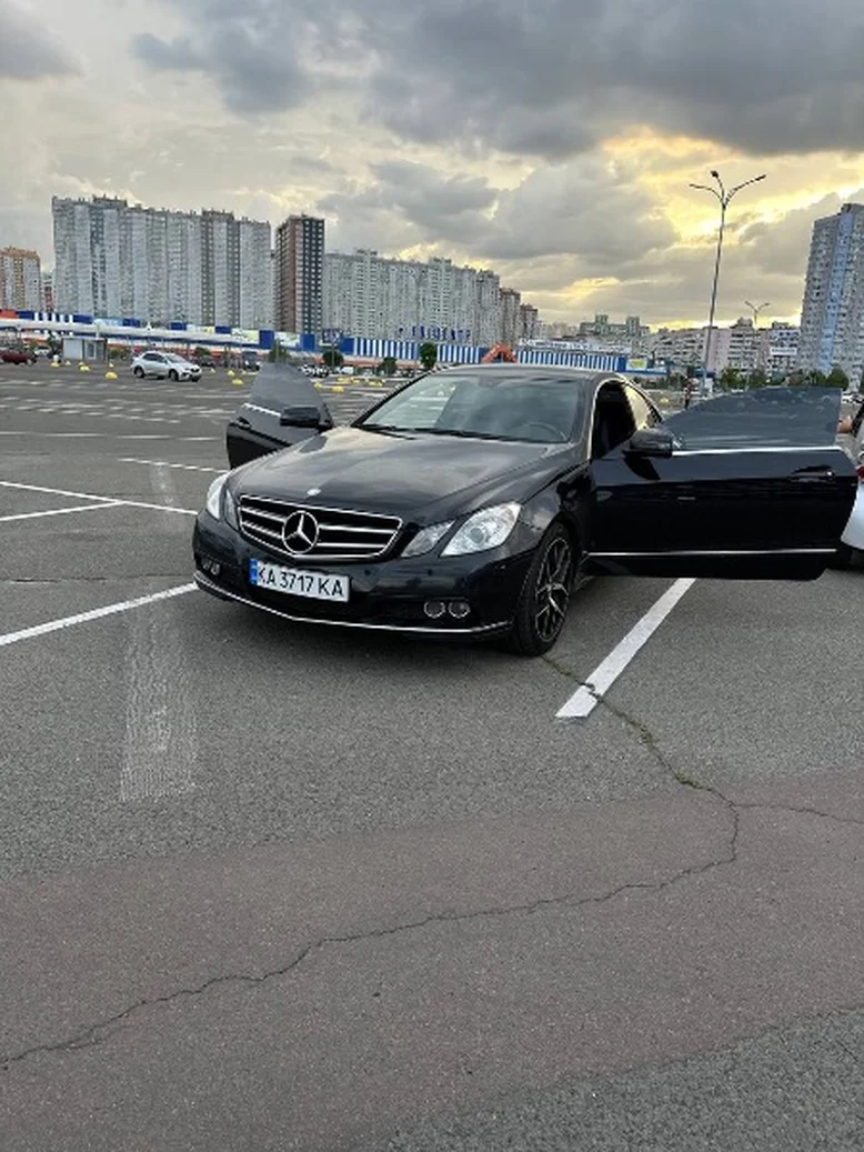 Фото 4 - Mercedes-Benz Coupe 2011