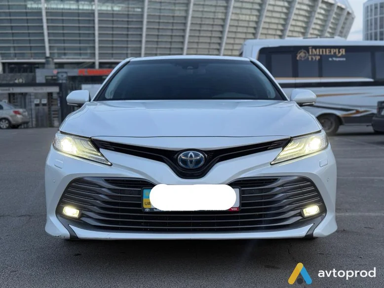 Фото 2 - Toyota Camry 2020