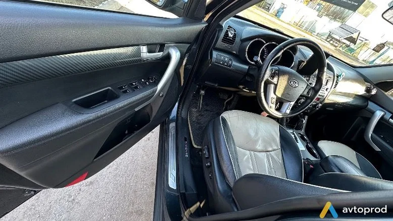 Фото 3 - Kia Sorento 2011