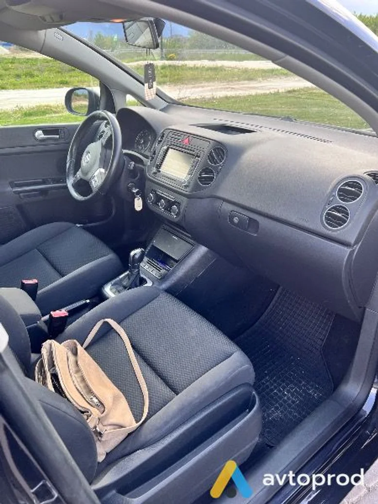 Фото 4 - Volkswagen Golf 2011