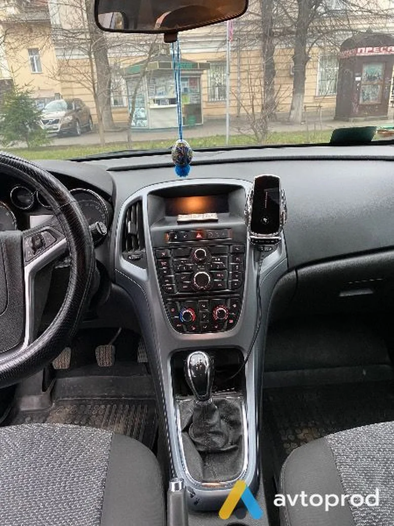 Фото 4 - Opel Astra 2013