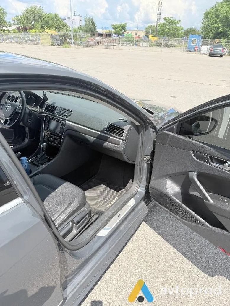 Photo 3 - Volkswagen Passat 2017
