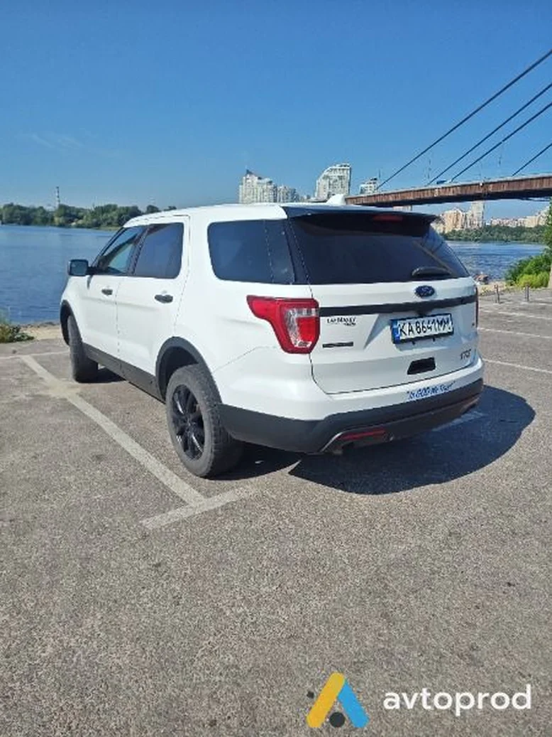 Фото 3 - Ford Explorer 2017