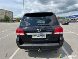 Photo 3 - Toyota Land Cruiser 2011