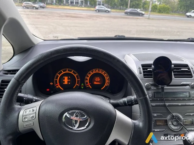 Фото 4 - Toyota Auris 2008